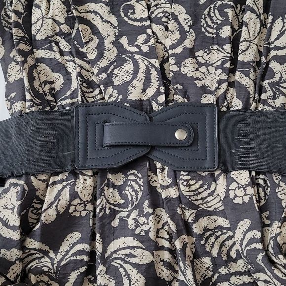 Annabelle- Capsleeve Botanical Print Mini Dress, Sz. Medium - Picture 11 of 13